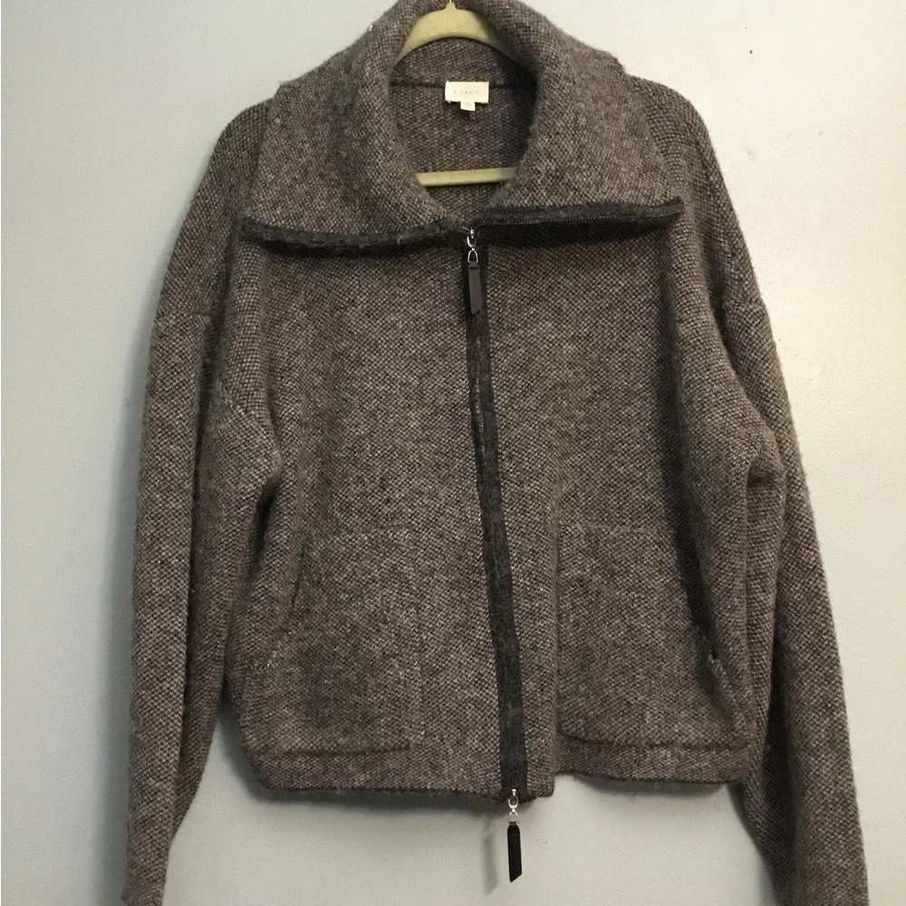 Cyrus cozy chic